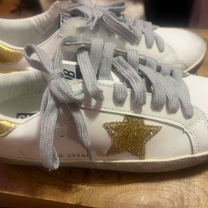 Womens NWOT white sneaker with gold star and accents. Size 8